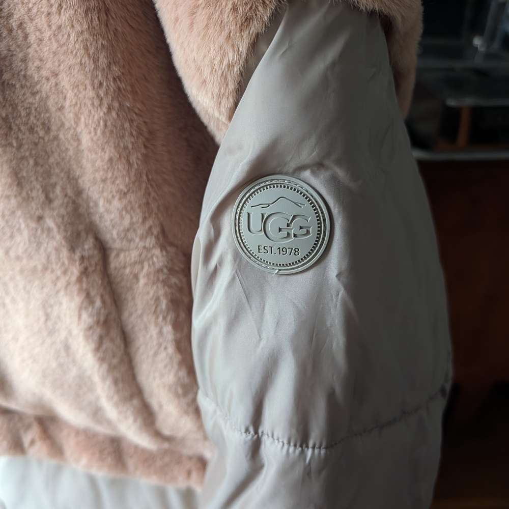 UGG White Puffer Jacket - Picture 2 of 8